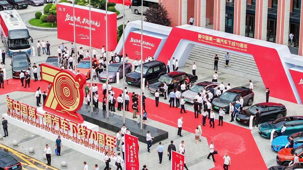 Председатель Changan Чжу Хуаронг объявил о сотрудничестве с концерном FAW 70 лет с первого автомобиля в китае