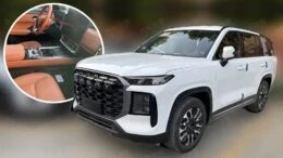 Предсерийный Chery Tiggo V заметили в Китае сбоку спереди белый кроссовер