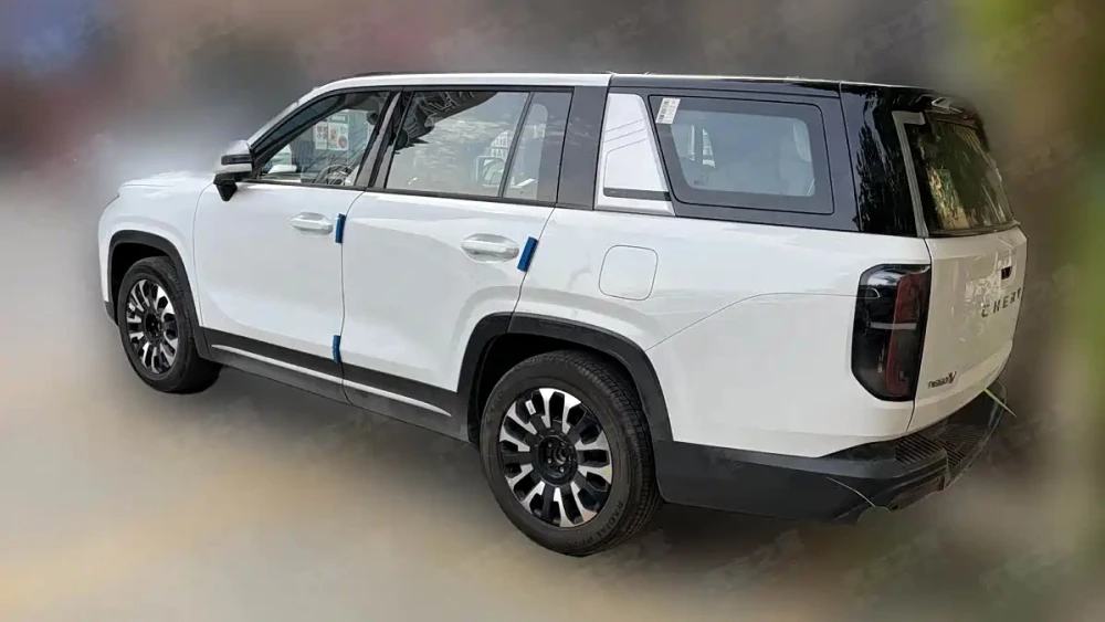 Предсерийный Chery Tiggo V заметили в Китае сбоку сзади белый кроссовер