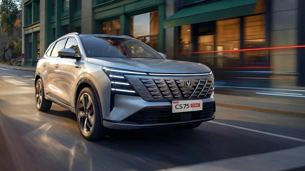 кроссовер changan cs75 plus awd спереди сбоку
