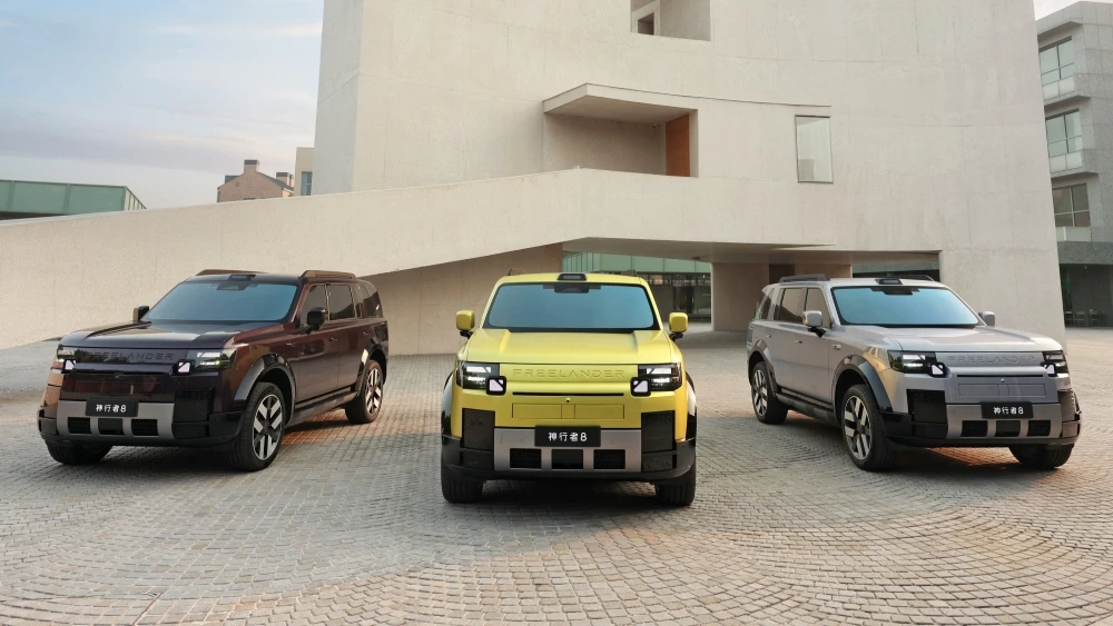 Freelander 8 спереди три машины разные цвета