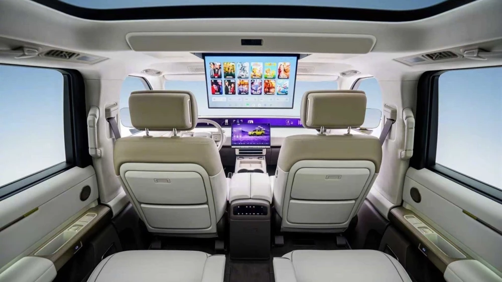 Freelander 8 салон интерьер второй ряд сиденья экран
