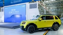 Freelander 8 сбоку спереди на заводе первый чаншу
