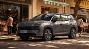 Новый кроссовер GAC GS4 пятого поколения спереди сбоку
