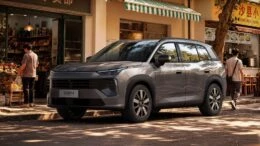 Новый кроссовер GAC GS4 пятого поколения спереди сбоку