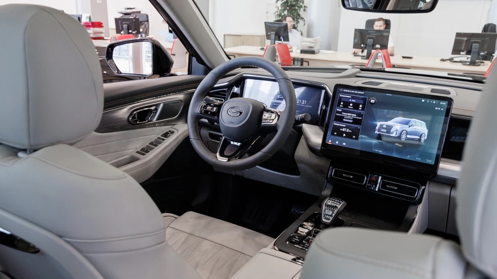 GAC GS8 у дилера в автосалоне Бизнес Кар салон интерьер