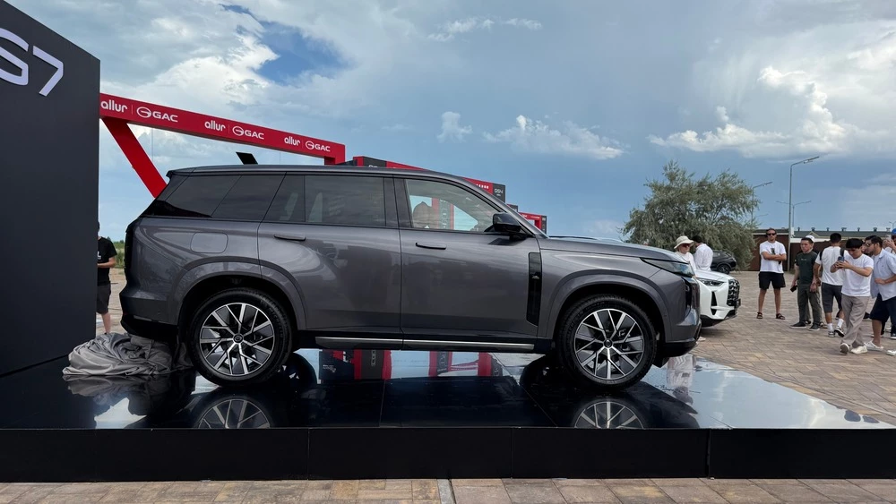 GAC S7 в Казахстане сбоку презентация