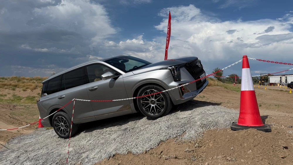 GAC S7 в Казахстане презентация тест бездорожье сбоку