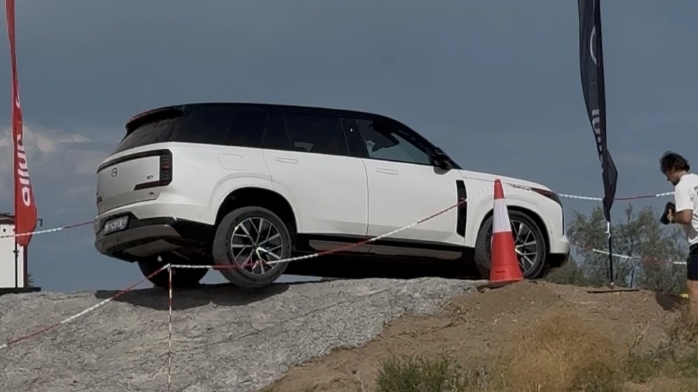 GAC S7 в Казахстане презентация тест бездорожье сбоку