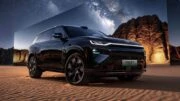 Обновленный кроссовер GAC S7 в Китае продажи сбоку спереди