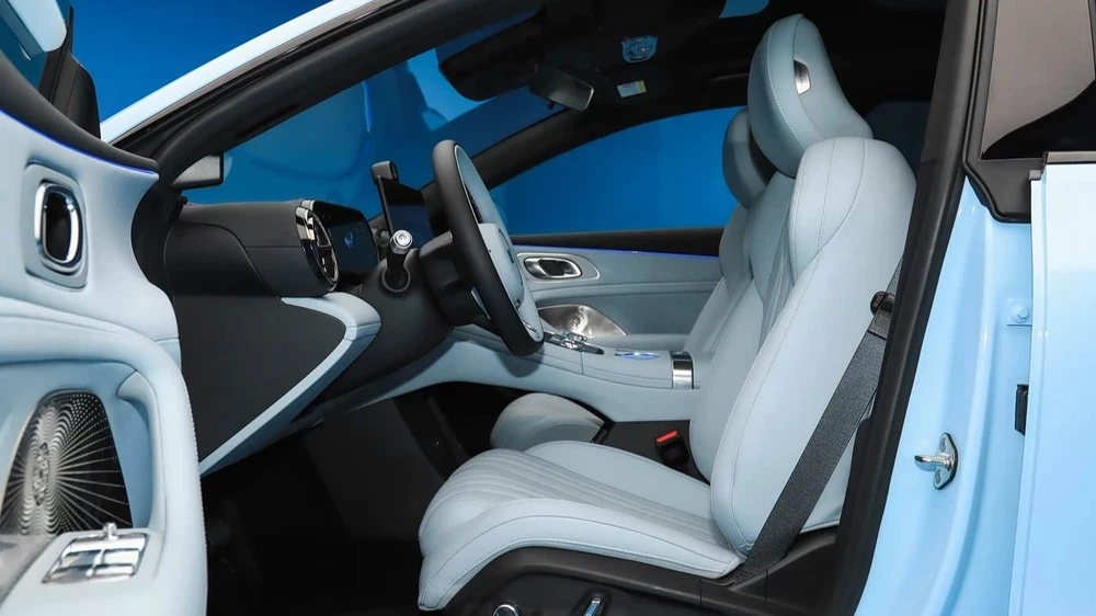 Geely Galaxy TT салон интерьер первый ряд сиденья