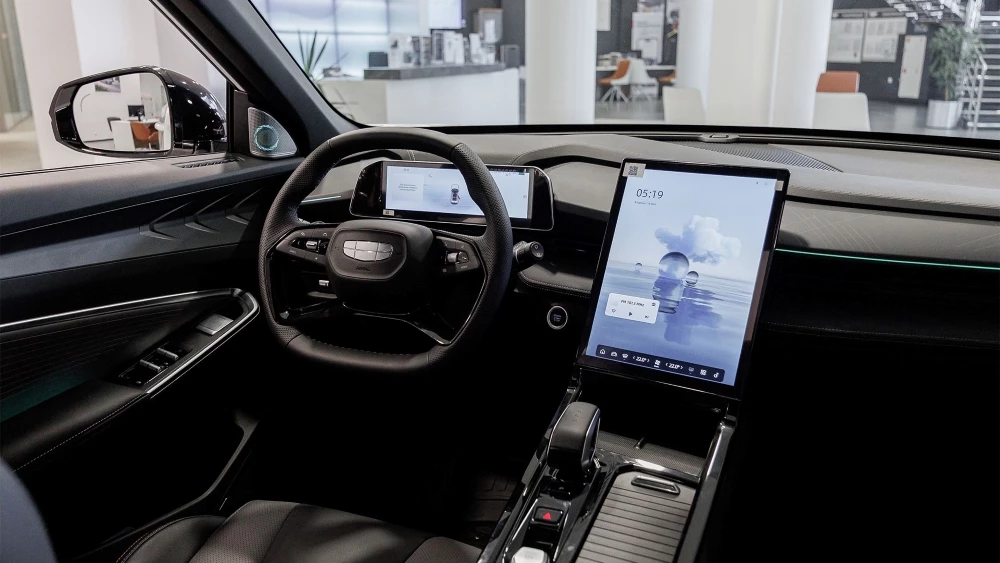 Geely Cityray у дилера в автосалоне салон интерьер GEELY БИЗНЕС КАР Москва