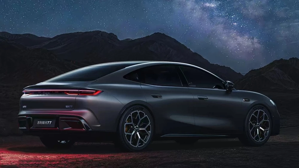 Седан Geely Galaxy TT Ultra сбоку сзади