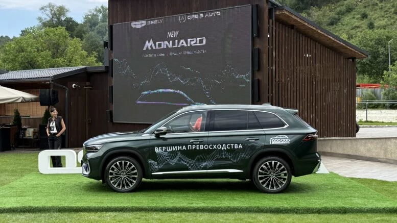 Обновленный Geely Monjaro добрался до Казахстана. Но это не совсем тот кроссовер, что в Китае Geely Monjaro обновленный в Казахстане презентация 2026 сбоку