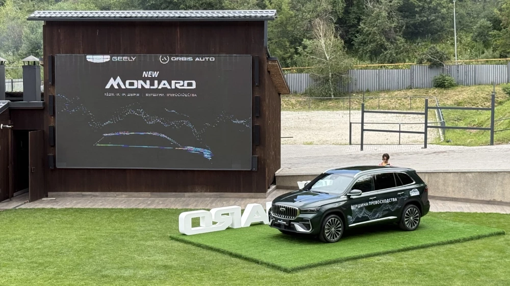 Geely Monjaro обновленный в Казахстане презентация 2026 сбоку