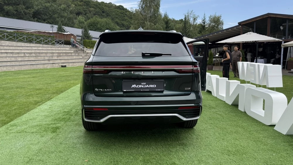 Geely Monjaro обновленный в Казахстане презентация 2026 сзади