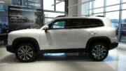 Кроссовер Haval Dargo у дилера в автосалоне купить новый сбоку Авилон Москва