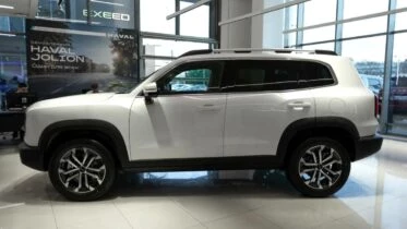 Кроссовер Haval Dargo у дилера в автосалоне купить новый сбоку Авилон Москва