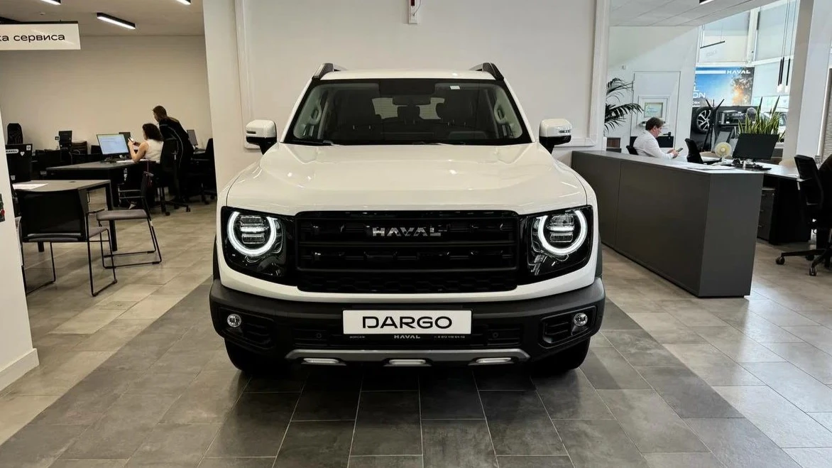 Кроссовер Haval Dargo у дилера в автосалоне купить новый спереди Форсаж Санкт-Петербург