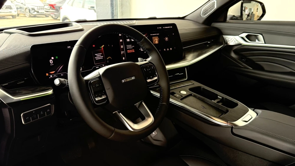 Кроссовер Haval F7 у дилера в автосалоне салон интерьер автоэкспресс иваново