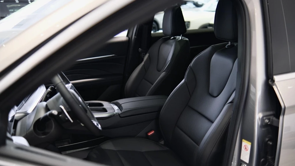 Кроссовер Haval F7 у дилера в автосалоне салон интерьер авторусь подольск