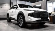 Кроссовер Haval F7 у дилера в автосалоне сбоку спереди регинас челябинск