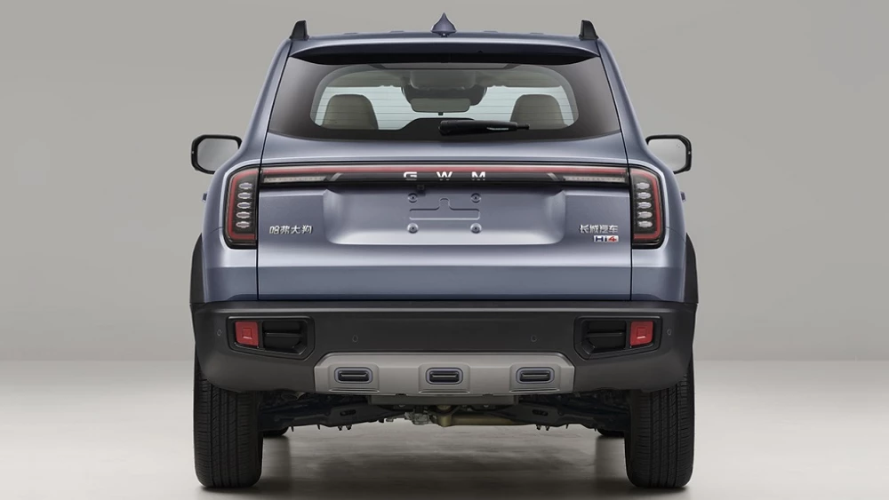 Haval Dargo получит традиционный гибрид кроссовер сзади голубой