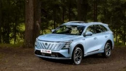 кроссовер changan cs75 plus awd начали выпускать в России спереди сбоку