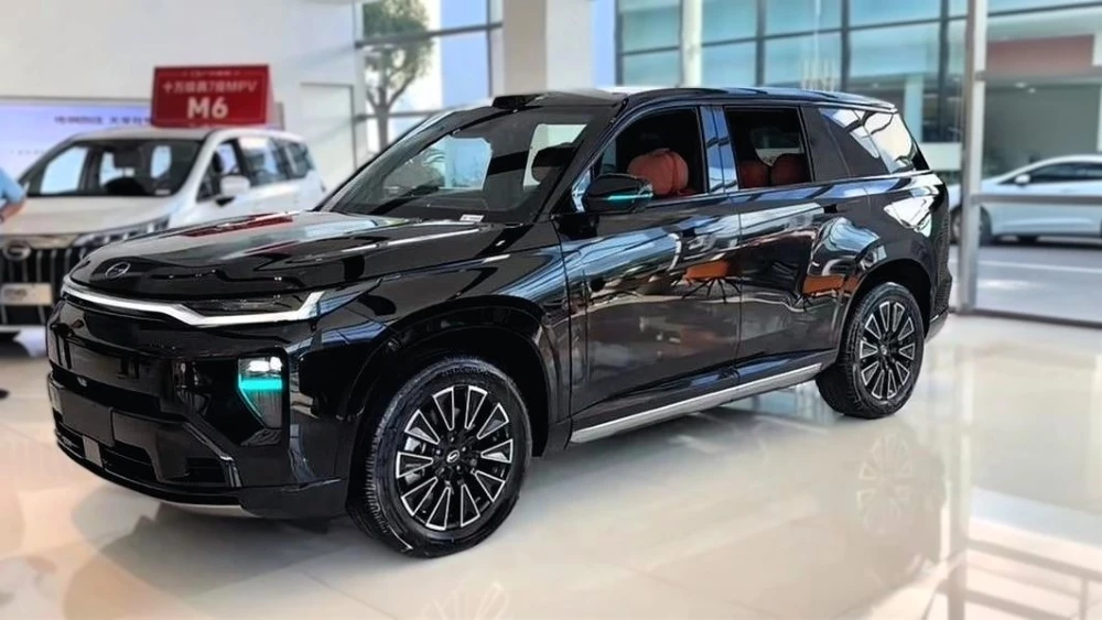 gac s7 обновленный кроссовер сбоку спереди в Китае