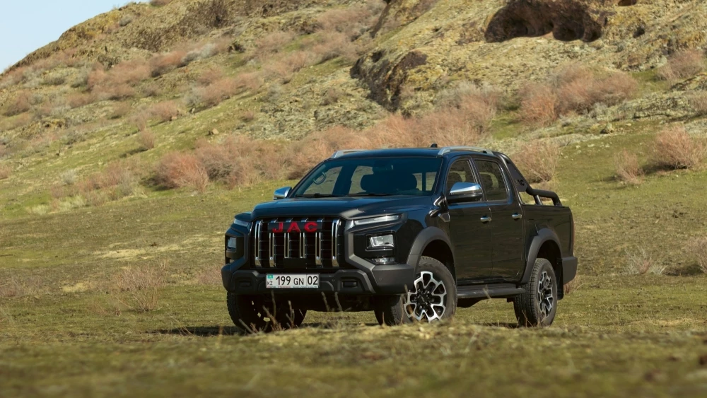 Пикап JAC T9 в Казахстане сбоку спереди