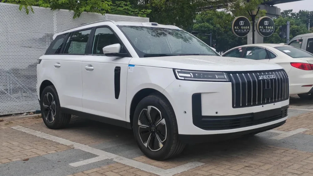 Jaecoo J5 с продвинутым автопилотом заметили в Китае сбоку спереди кроссовер lidar лидар