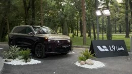 Новый Li Auto L9 в Казахстане презентация сбоку спереди