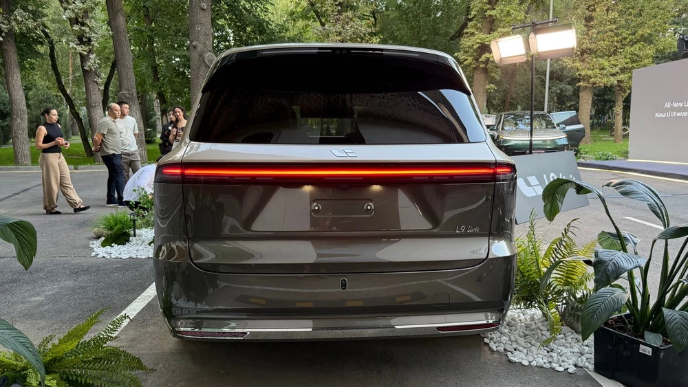 Новый Li Auto L9 в Казахстане презентация сзади