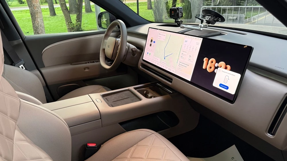 Новый Li Auto L9 в Казахстане презентация салон интерьер первый ряд