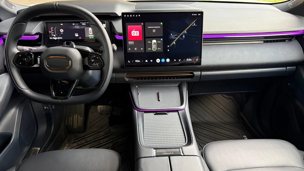 Lynk & Co 08 в Казахстане тест салон интерьер