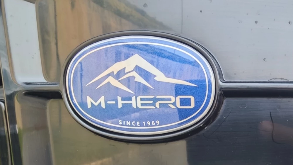 Внедорожник M-Hero X700 логотип