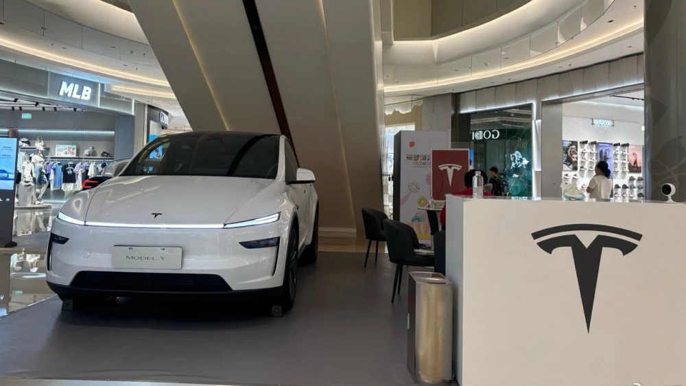 tesla model y кроссовер электрический белый спереди китай