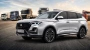 Кроссовер кроссовер VGV U70 Plus сбоку спереди
