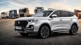 Кроссовер кроссовер VGV U70 Plus сбоку спереди
