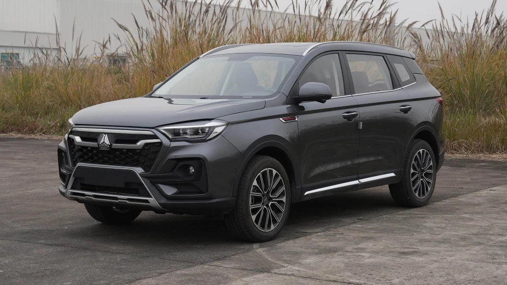 VGV U70 Plus в Китае сбоку спереди