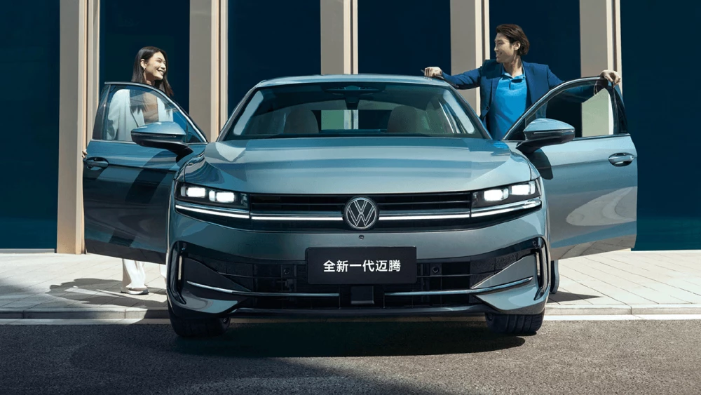 Volkswagen Passat китайской сборки в казахстане magotan спереди голубой
