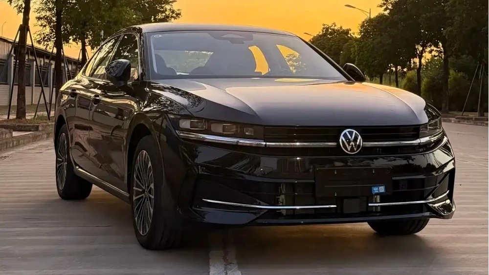 Volkswagen Passat китайской сборки появится в Казахстане magotan сбоку спереди черный