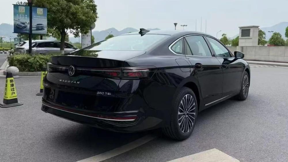Volkswagen Passat китайской сборки появится в Казахстане magotan сбоку сзади черный