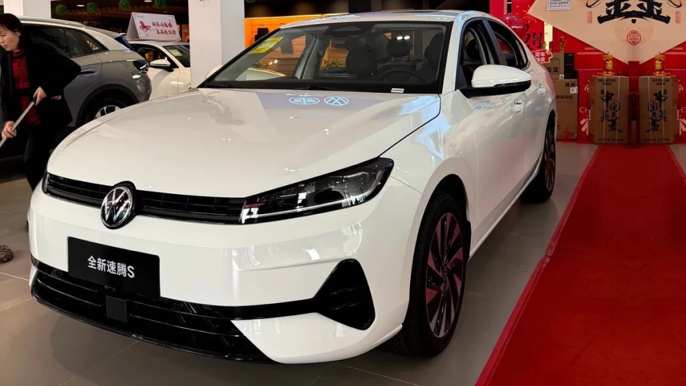 volkswagen sagitar седан сбоку белый дилер