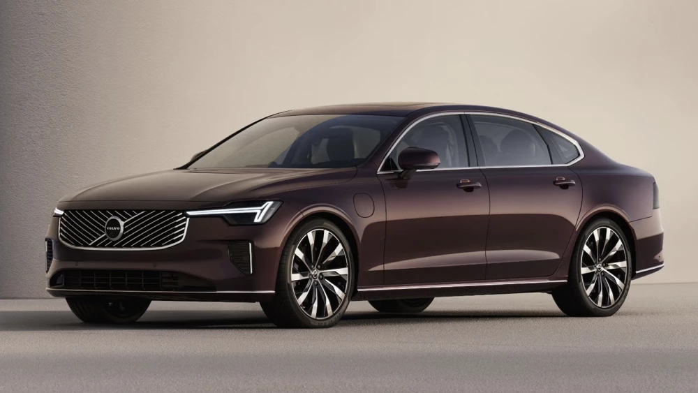 Geely и Volvo разрабатывают люксовый седан s90 сбоку спереди 