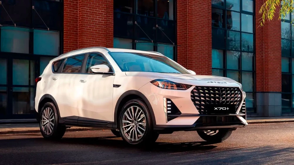 jetour x70 plus сбоку спереди кроссовер