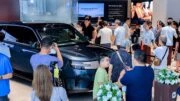 Кроссовер Xiaomi Skynomad N90 у дилера в автосалоне в Китае
