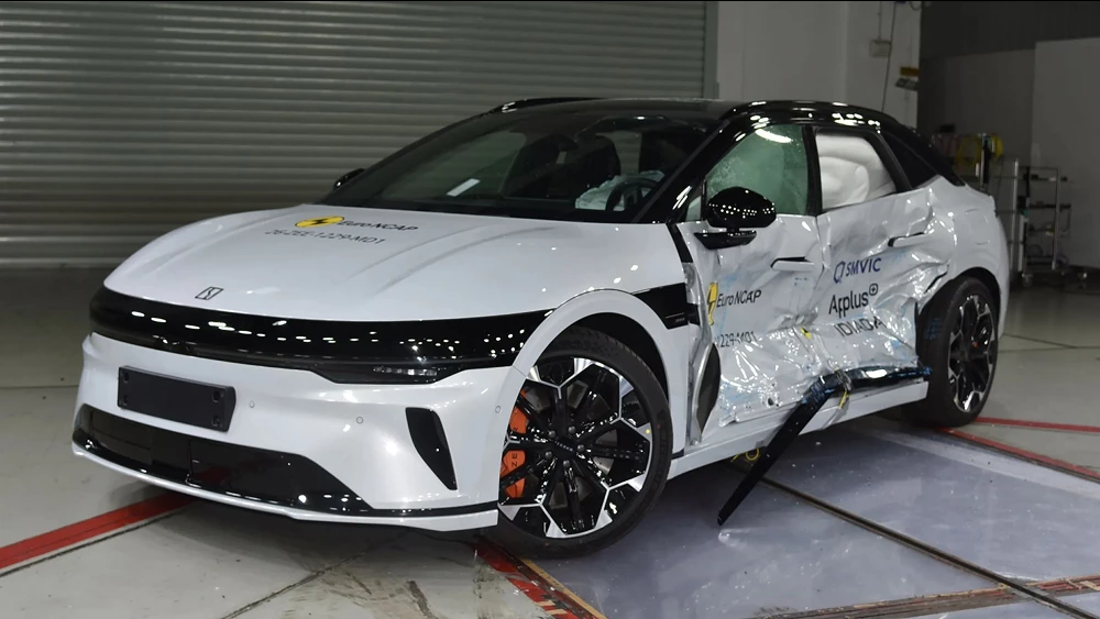 zeekr 7 gt краш-тест euro ncap пять звезд сбоку спереди белый