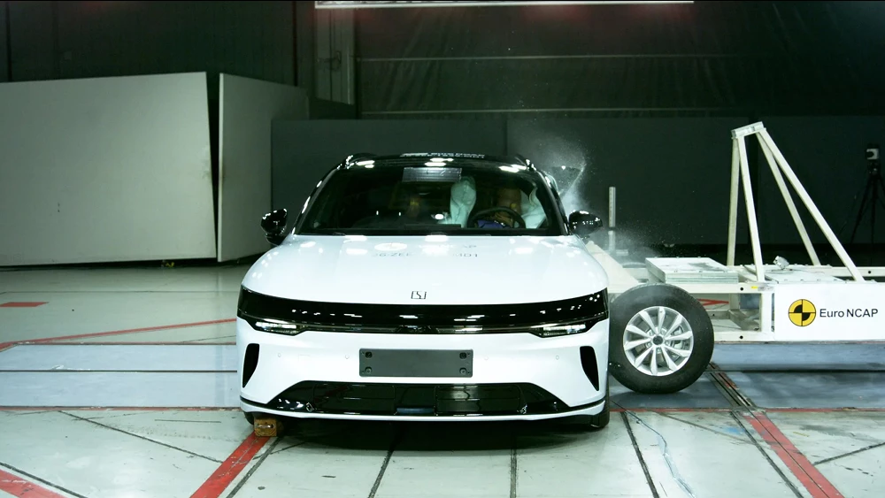 zeekr 7 gt краш-тест euro ncap пять звезд спереди белый боковой удар