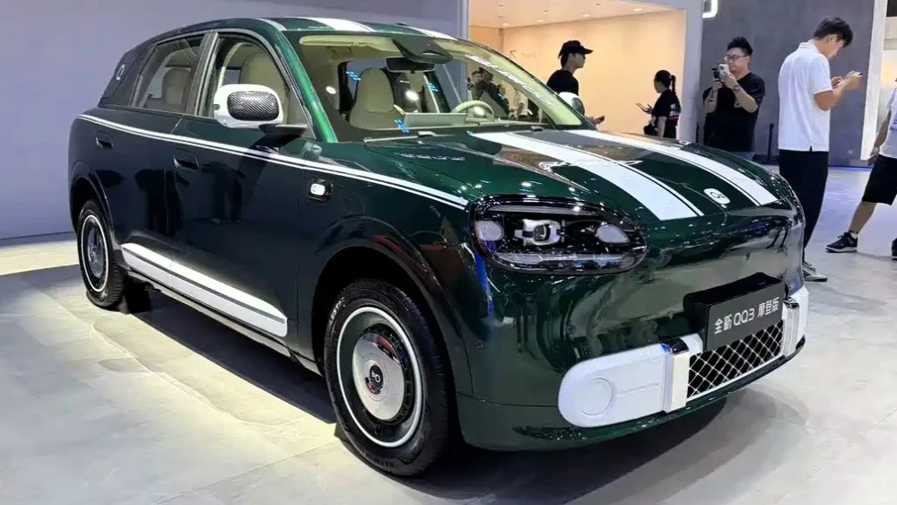 chery qq 3 электрический хэтчбек автосалон чэнду спереди сбоку